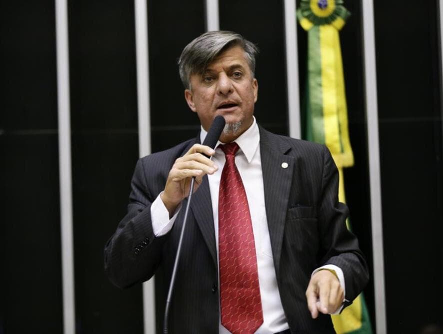 Campeão de processos, deputado diz ter orgulho de ser investigado