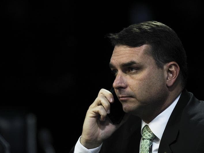 Em vitória de Flávio Bolsonaro, processo sobre "rachadinha" sai da 1ª instância