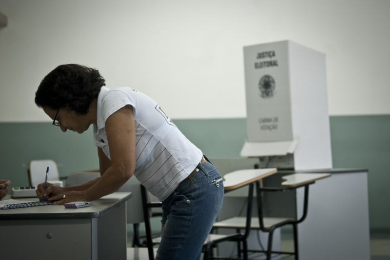 Relator propõe eleições em 15 e 29 de novembro. Veja a íntegra do relatório