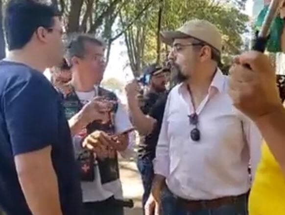 Weintraub se une a manifestantes que burlaram segurança na Esplanada