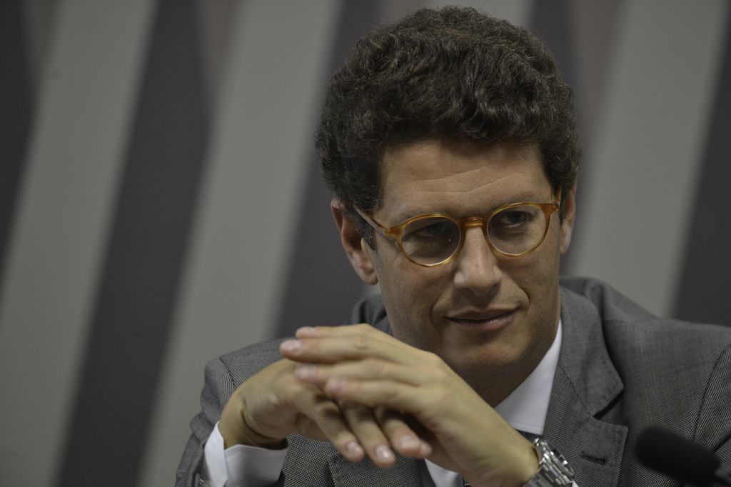 Partido Verde coleta assinaturas para CPI contra ministro Ricardo Salles