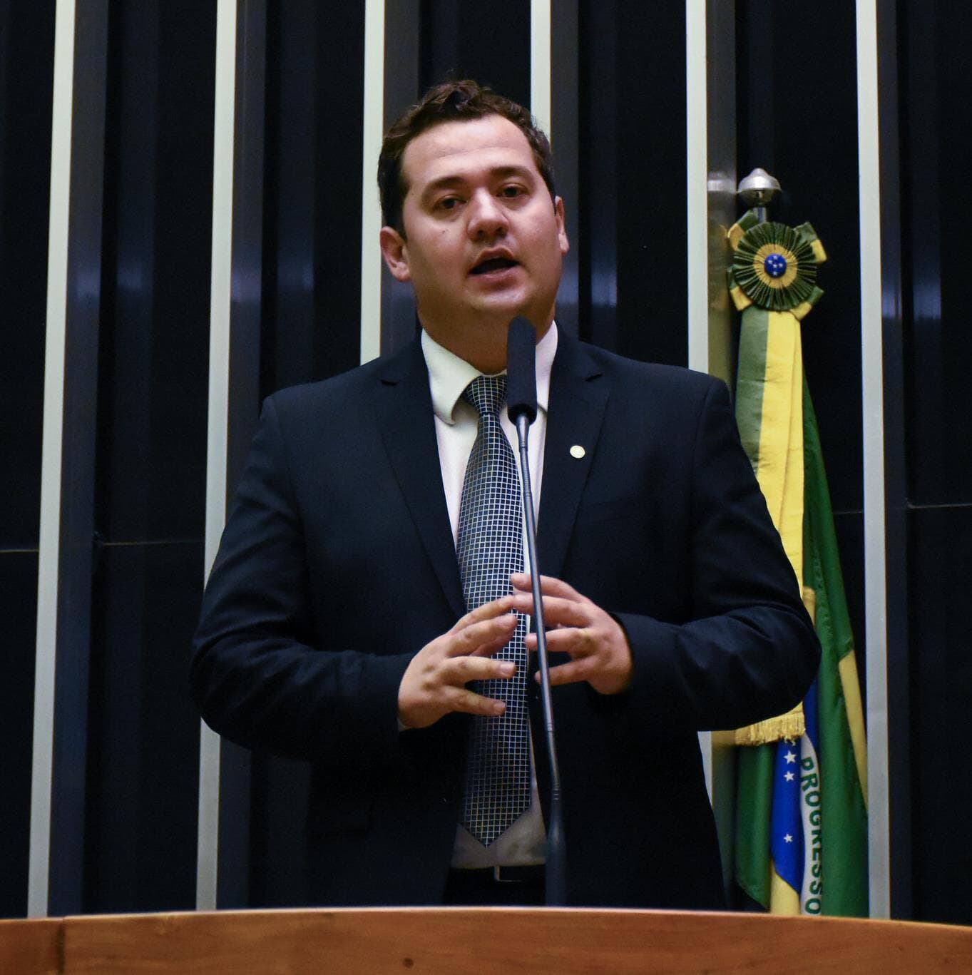 Suplente toma posse após morte de deputado Luiz Lauro Filho