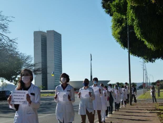 Residentes em greve após dois meses sem receber do Ministério da Saúde