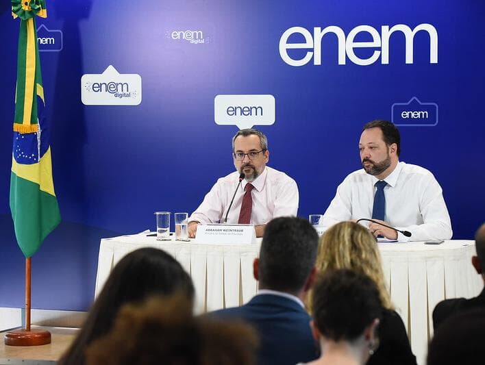 Deputados querem impor ao governo o adiamento do Enem 2020