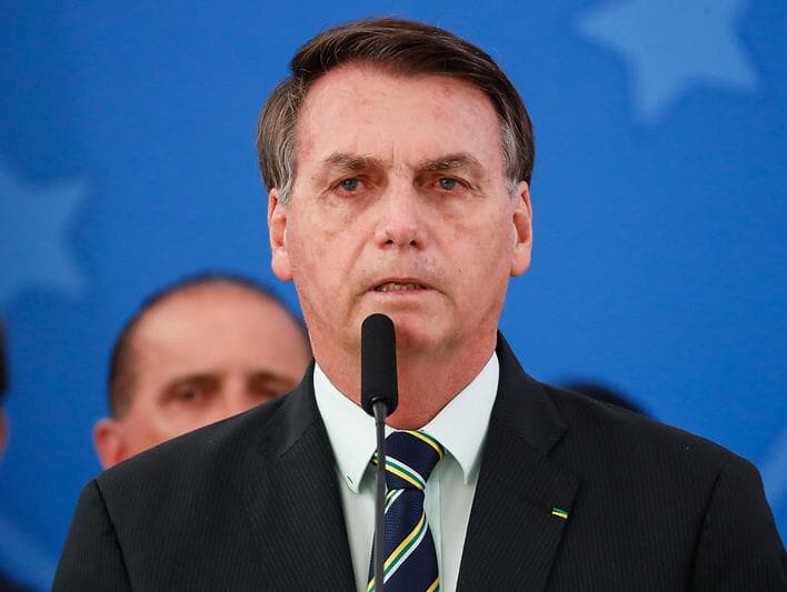 Juíza dá mais 48 horas para Bolsonaro apresentar exames para coronavírus