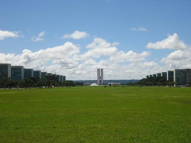 Bolsonaro triplica sua aposta no confronto com as instituições