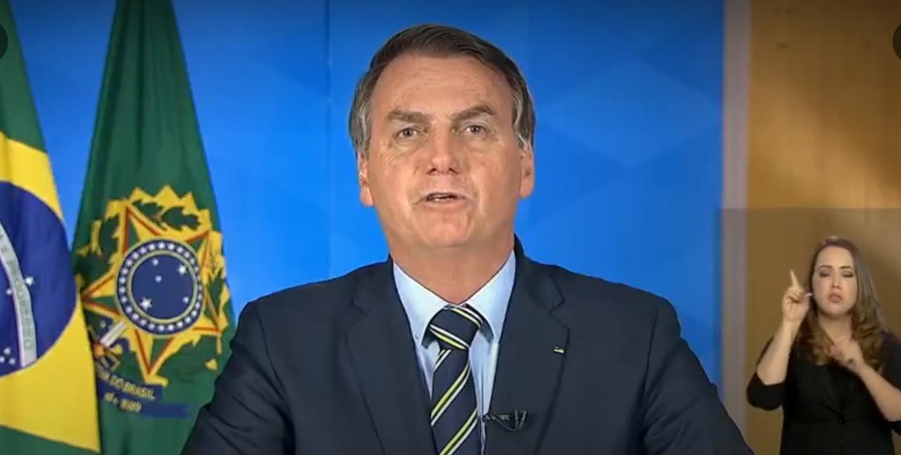 Em meio à pandemia, Bolsonaro quer crianças de volta à escola