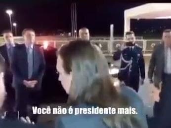 "Bolsonaro, você não é presidente mais", diz imigrante para Jair e viraliza