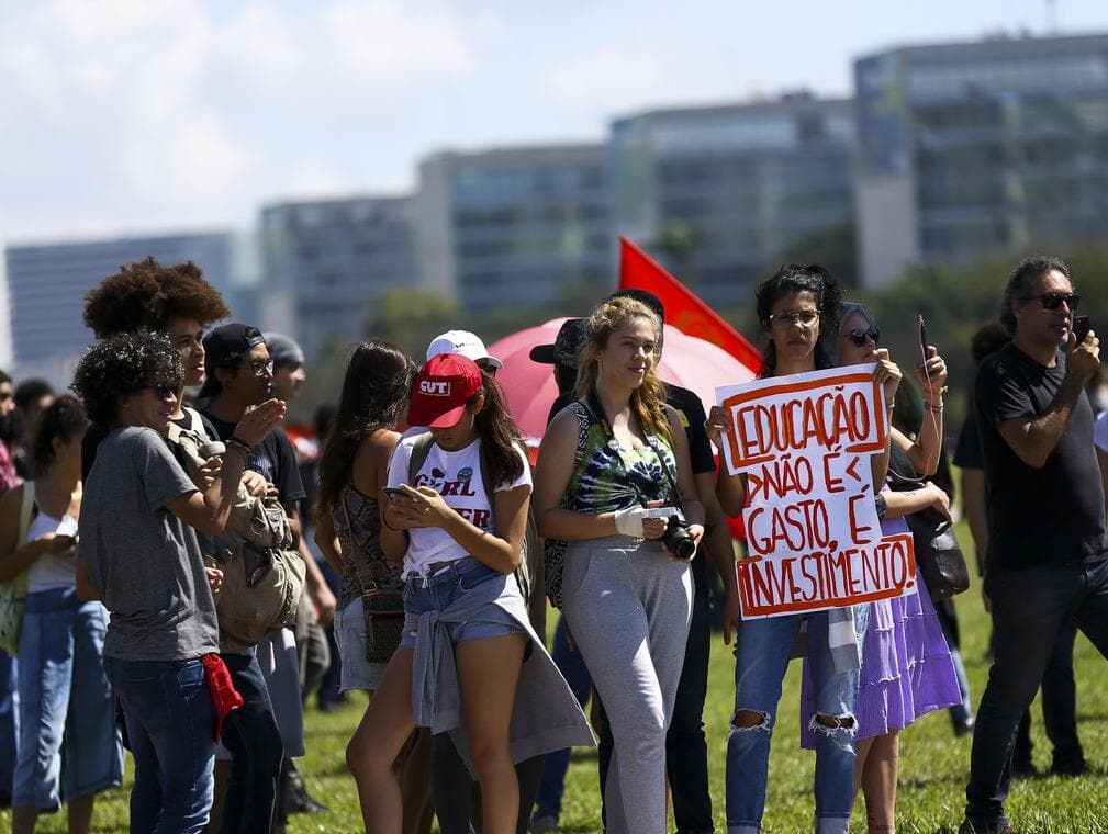 Movimentos transformam atos contra Bolsonaro em protestos virtuais