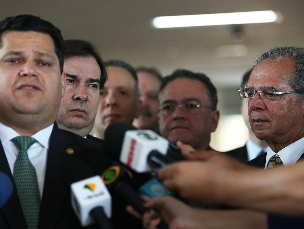 Maia promete mudanças na Câmara se governo não enviar reforma administrativa