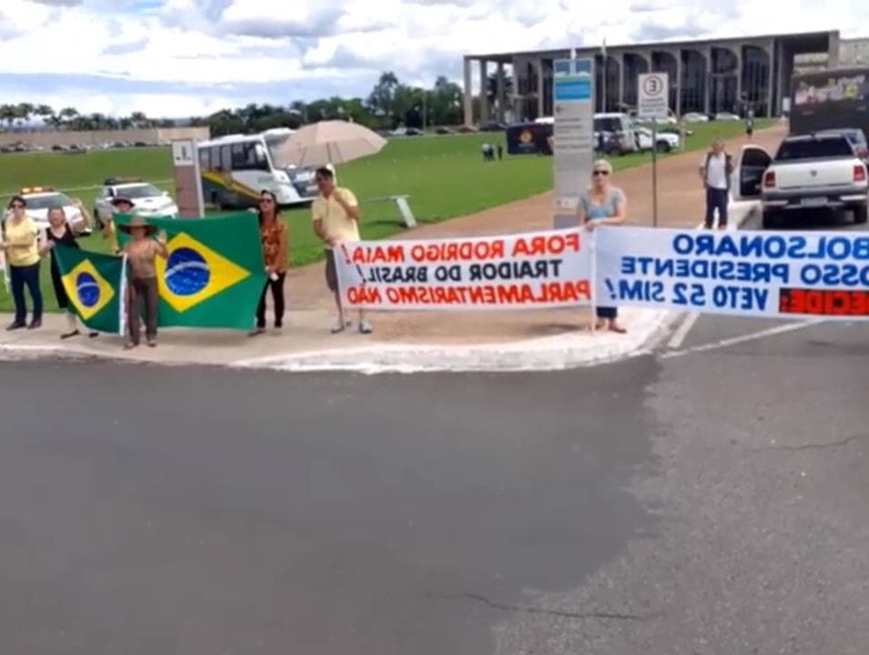 Ato contra orçamento impositivo tem 20 bolsonaristas no Congresso; assista