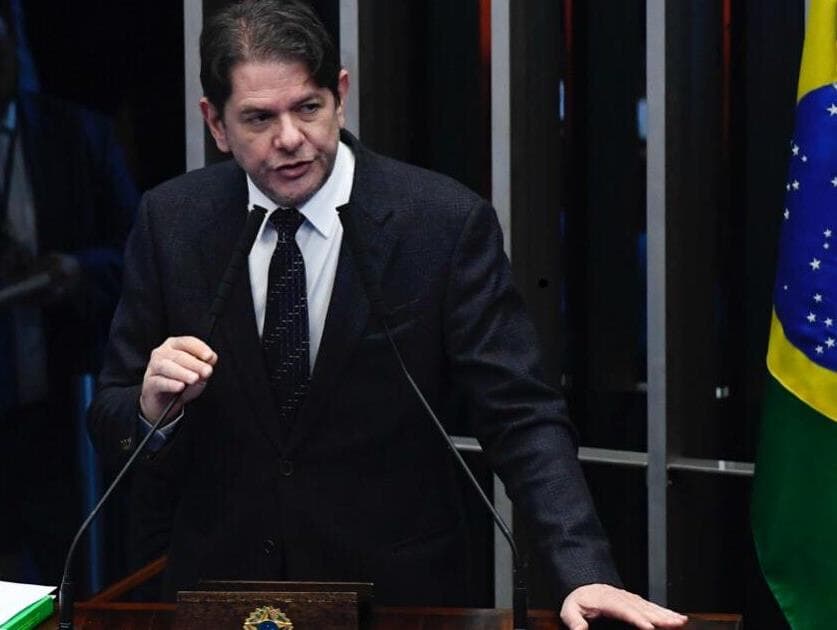 Senador Cid Gomes apresenta "boa evolução clínica", diz boletim médico