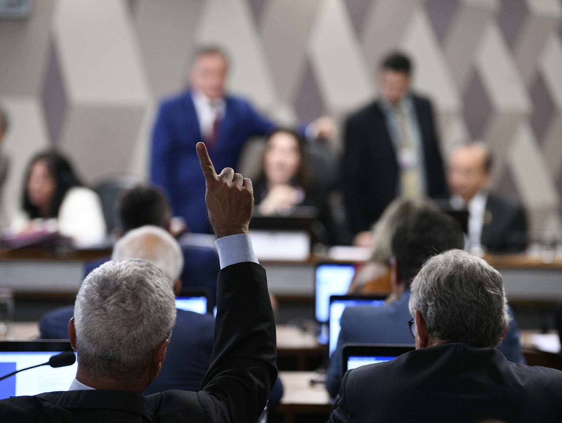 PEC dos Fundos é adiada na CCJ do Senado