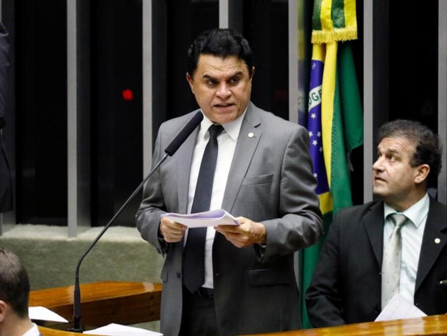 Câmara rejeita afastamento de deputado acusado de corrupção; veja os votos