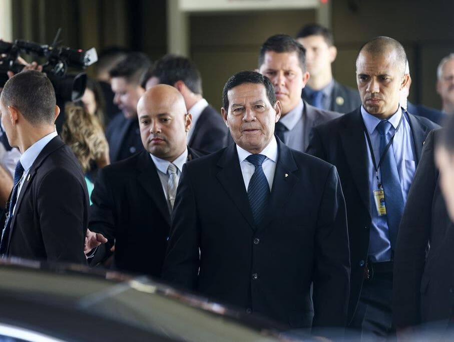 Mourão considera contratação de aposentados para diminuir filas do INSS