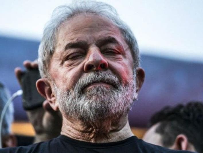 Bolsonaro leva Brasil para guerra que não é sua, diz Lula no The Guardian