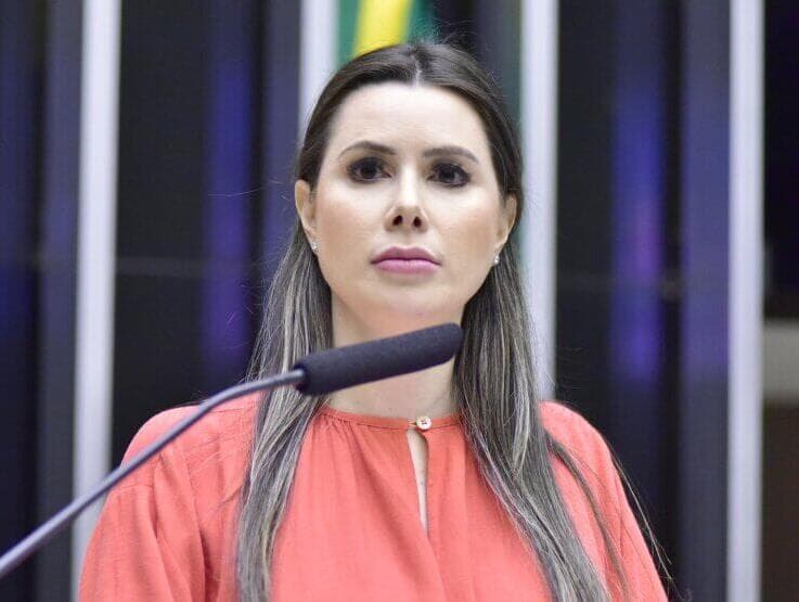 Caroline de Toni deve ser rifada para o PL ficar com comando da CCJ