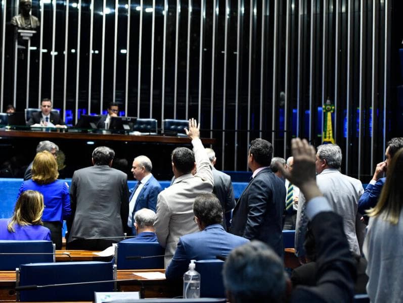 PEC para impedir ações da PF contra parlamentar é inconstitucional, avaliam senadores