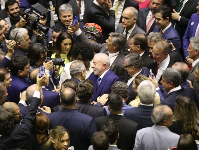 Deputados pedem impeachment de Lula, mas votam com o governo na Câmara. Veja lista