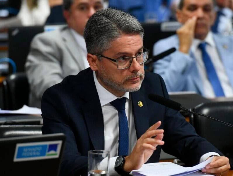 Alessandro Vieira, do MDB, declara voto contra Dino para o STF