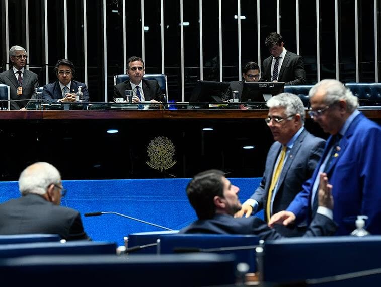 Senado reforma CPM e triplica pena para tráfico de drogas praticado por militares