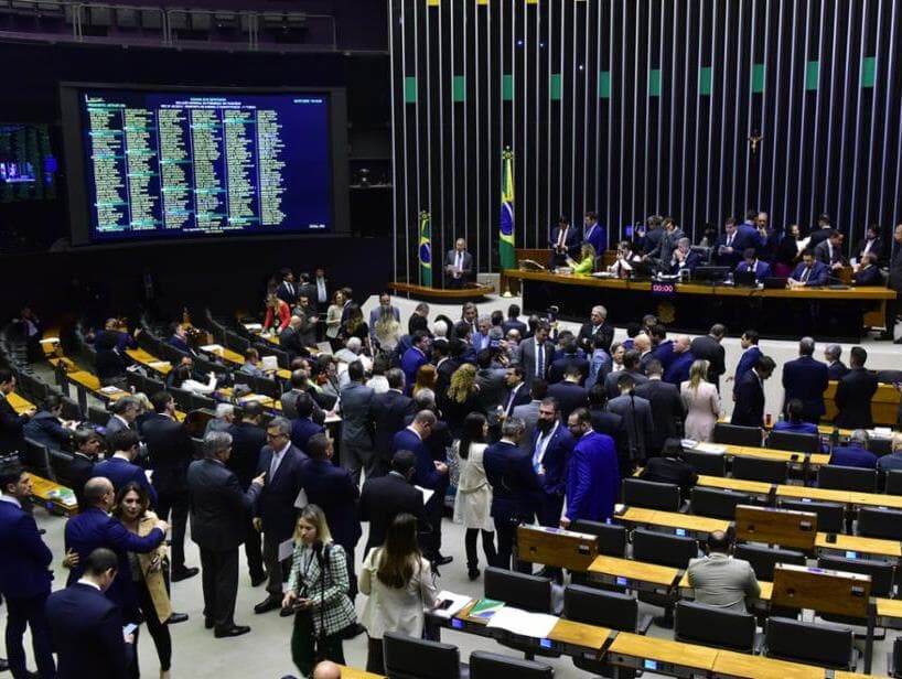 Congresso retoma pauta econômica com Lula fora do país e sem reforma ministerial