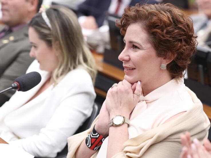 STF aceita denúncia contra Carla Zambelli por puxar arma na véspera da eleição