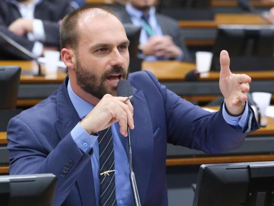 Eduardo Bolsonaro vira alvo de representação por comparar professores a traficantes