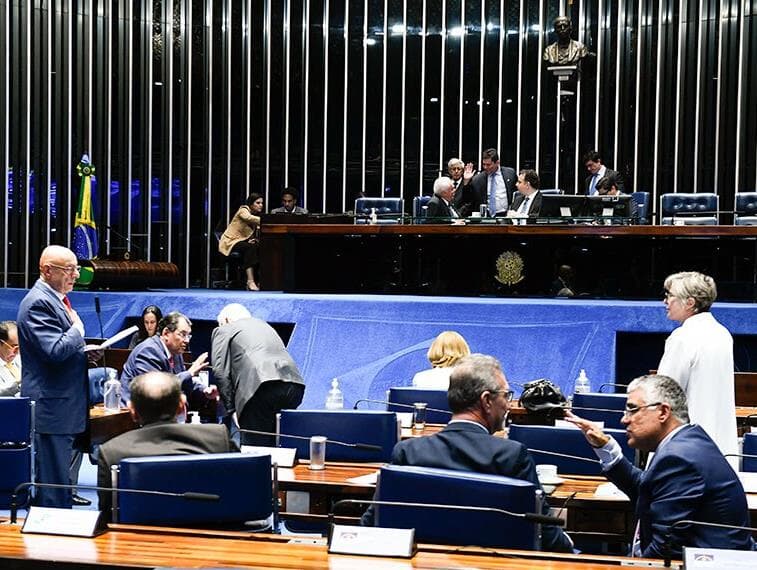 Senado vota dedução de doações a projetos científicos no IR