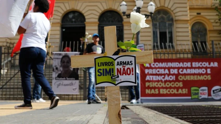 Governo abre canal para receber denúncias de ataques a escolas