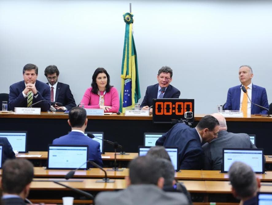 Governo dá nova data a arcabouço: agora será no dia 11