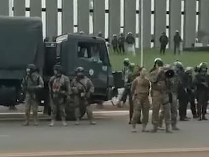 Acampamento em frente ao QG do Exército começa a ser desmontado