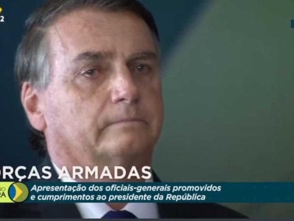 Vídeo: Bolsonaro chora, mas sai calado de cerimônia das Forças Armadas