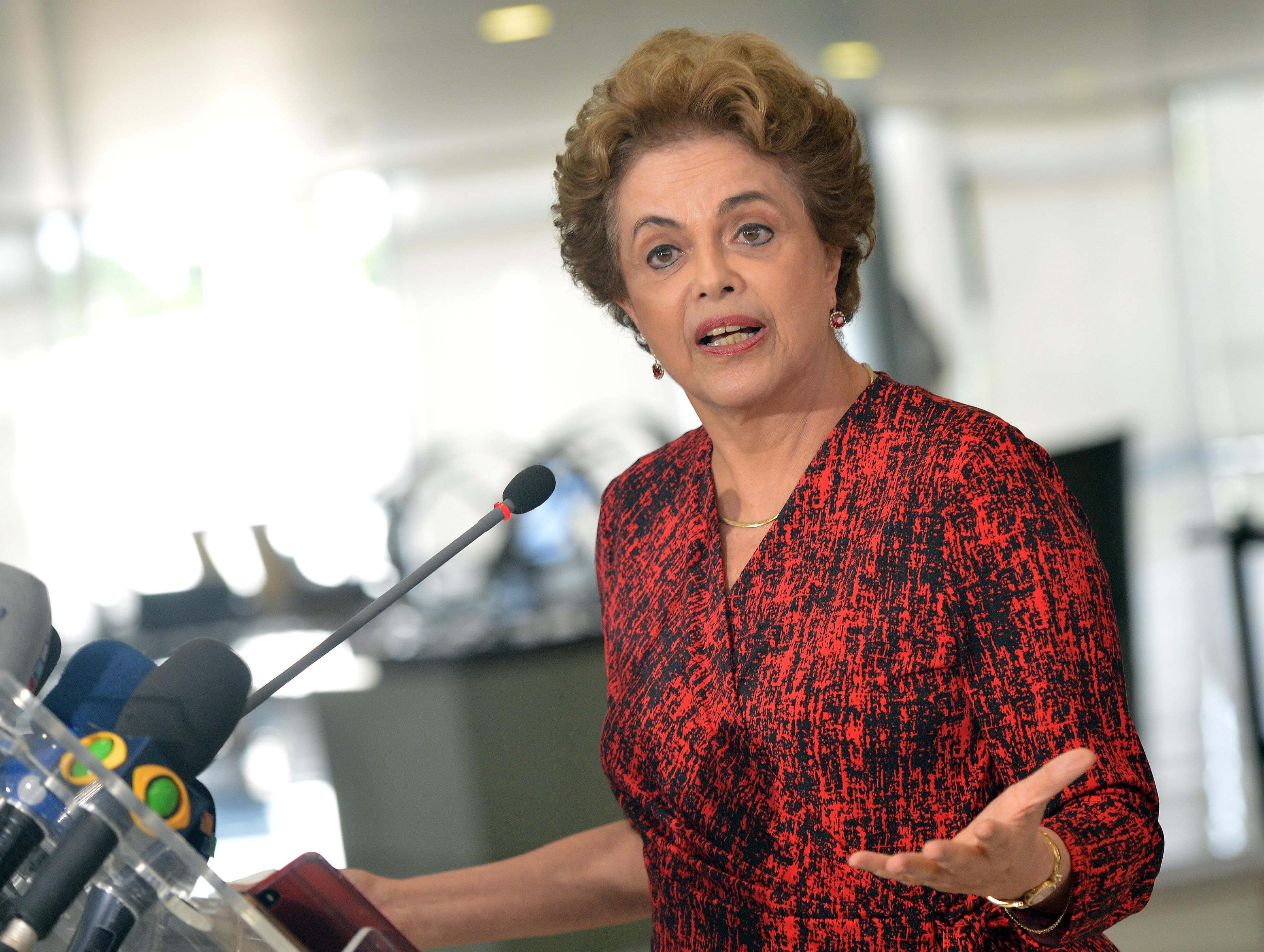 Dilma Rousseff pode assumir embaixada do Brasil em Portugal, diz colunista