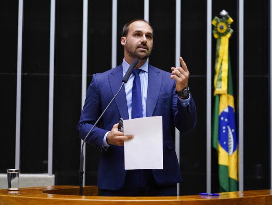 Eduardo Bolsonaro assessorou o PTB de Roberto Jefferson quando pai era deputado do partido