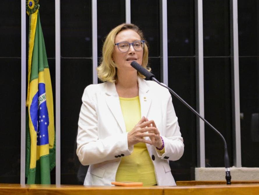 Maria do Rosário pede ao MPF que investigue Bolsonaro por prevaricação