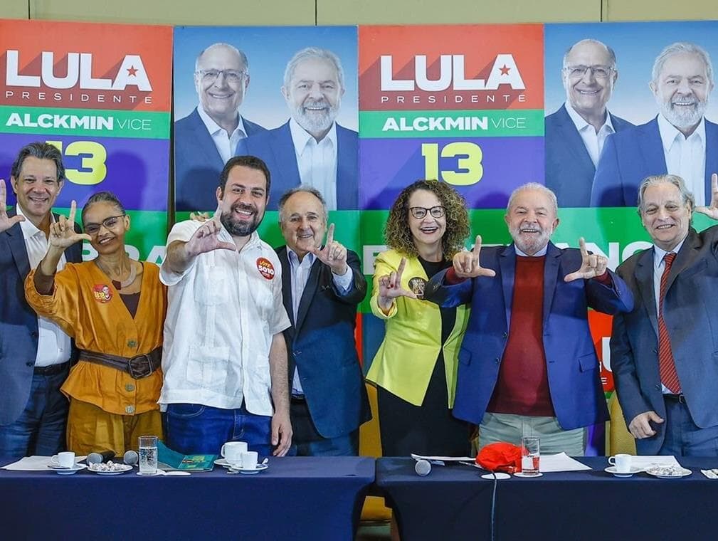 Lula reúne ex-presidenciáveis em frente ampla pela democracia