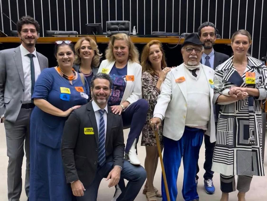 Artistas desembarcam em Brasília para pressionar por leis Aldir Blanc 2 e Paulo Gustavo