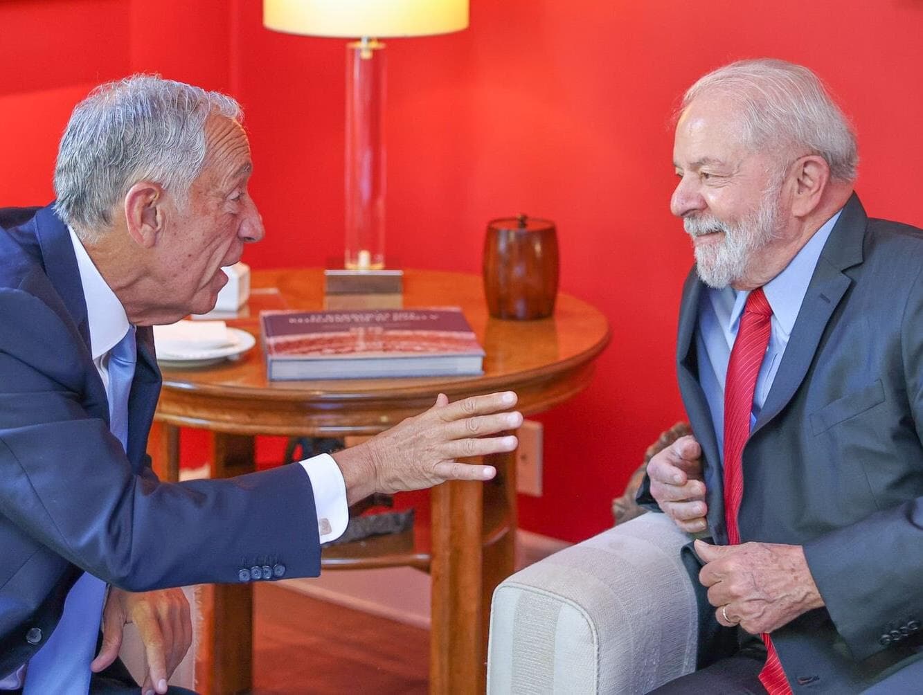 Lula se encontra com o presidente de Portugal