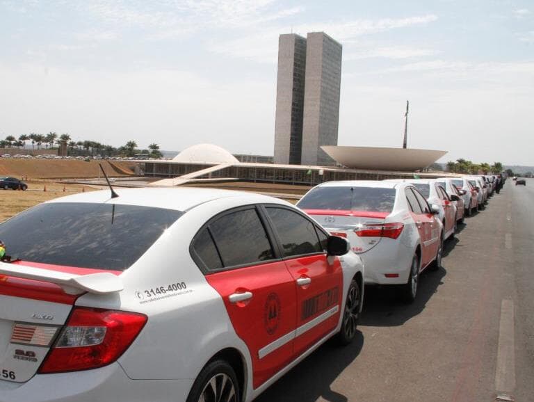 Governo inclui auxílio-gasolina aos taxistas em pacote dos combustíveis