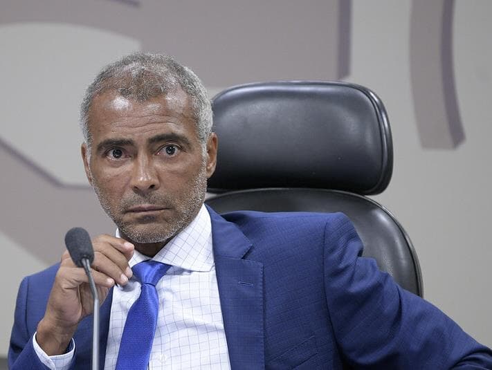 Romário pode ter ex-mulher de Bolsonaro como suplente