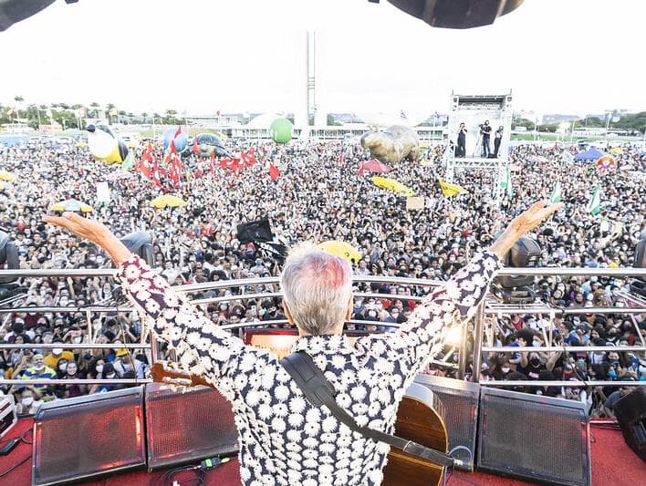 Hora de voltar às ruas para a boiada não passar