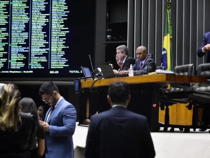 Câmara aprova urgência para alerta sobre a doença de Parkinson