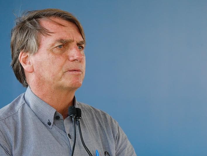 Bolsonaro falta a ato de filiação de Damares e dá entrada em hospital