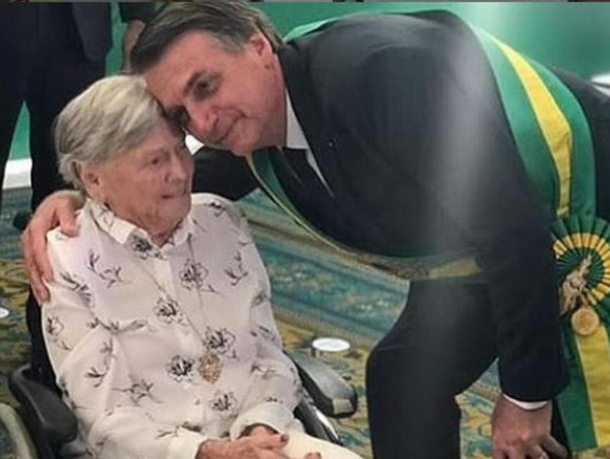 Presidenciáveis e ministros lamentam morte da mãe de Bolsonaro