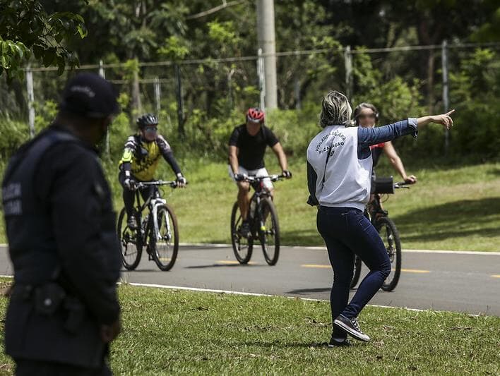 Distrito Federal volta a exigir o uso de máscara em locais abertos