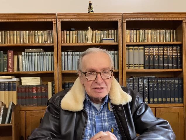 Olavo de Carvalho prestou depoimento à PF após sair do Brasil pelo Paraguai