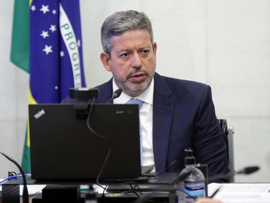 Câmara deve seguir entendimento pela permanência do Auxílio Brasil, diz Lira