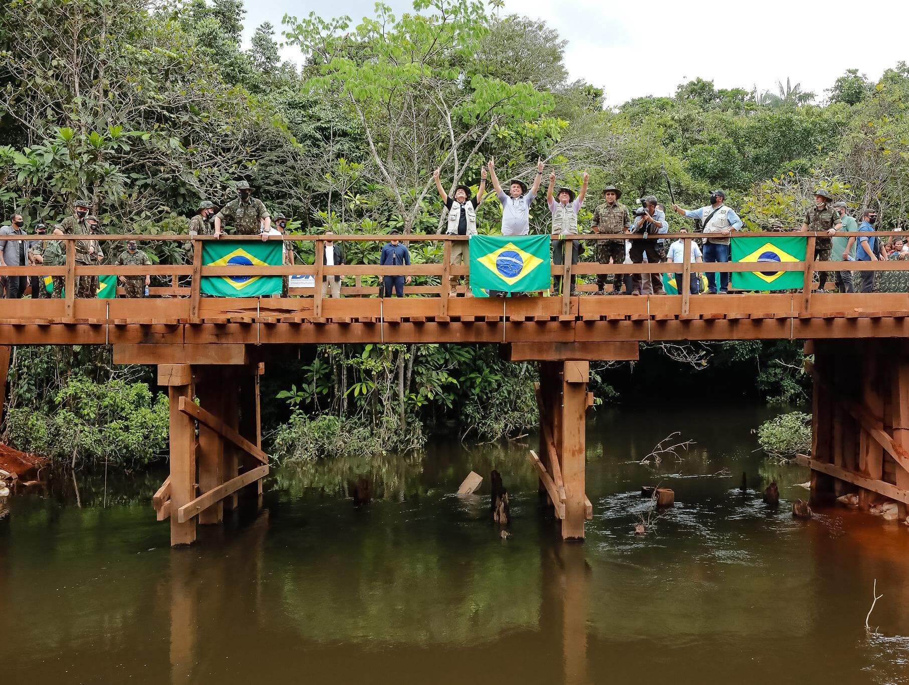 Bolsonaro gastou R$711 mil para inaugurar ponte de R$255 mil