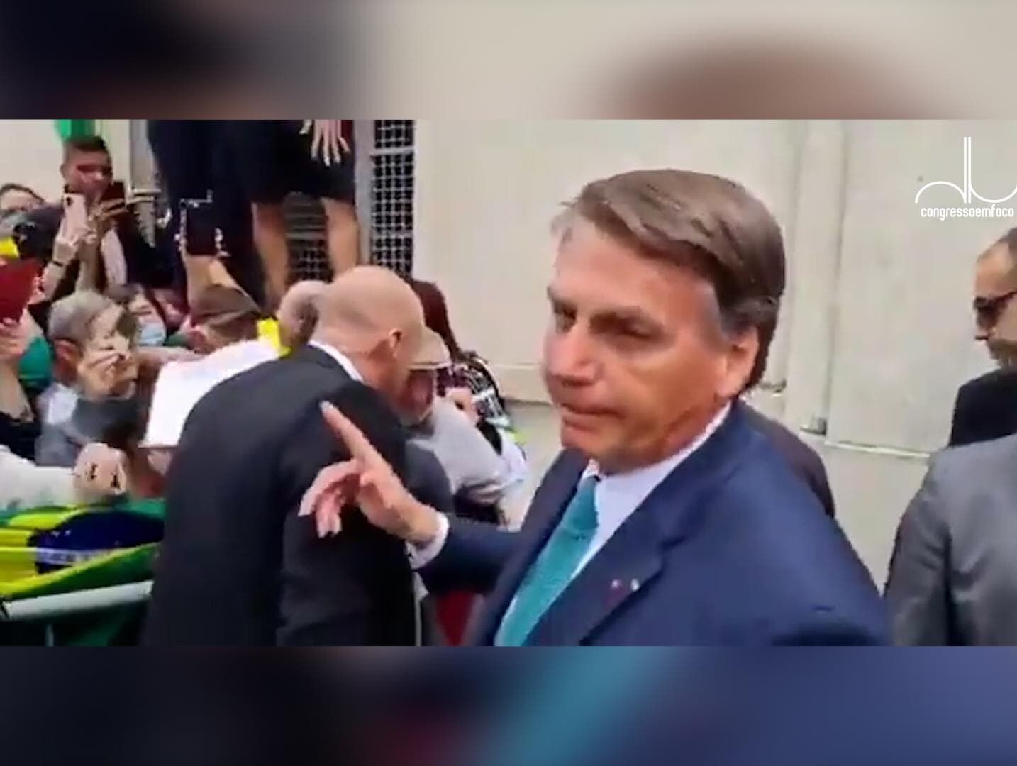 Em SC, Bolsonaro ataca Barroso: "Aquele filho da puta"